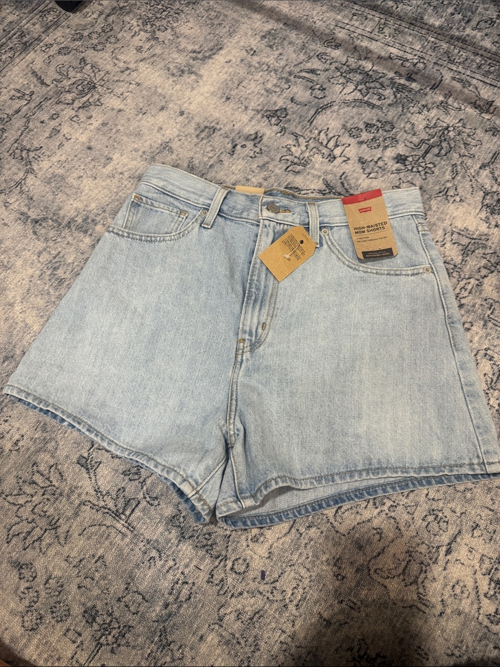 NWT Levi Light Blue Denim High-Rise Mom Women’s Shorts